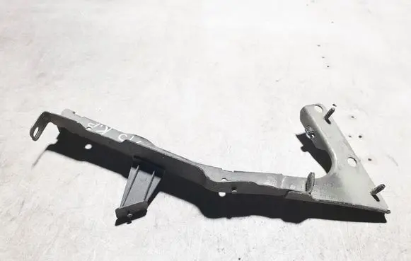 Audi A5 8T 8F Fender mounting bracket 8T0821135C