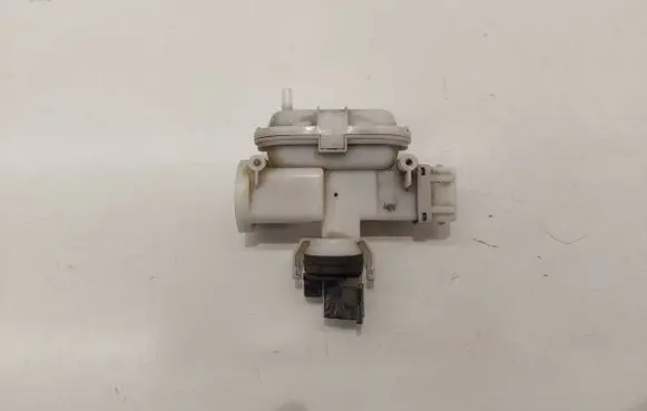 Volkswagen PASSAT B3 Central locking vacuum pump 357862153