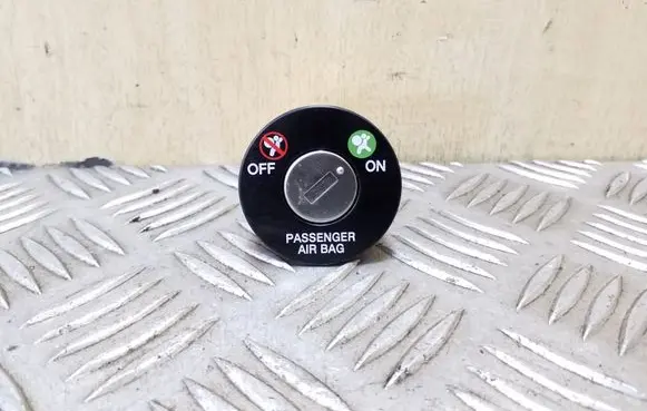 KIA Sorento Passenger airbag on/off switch 