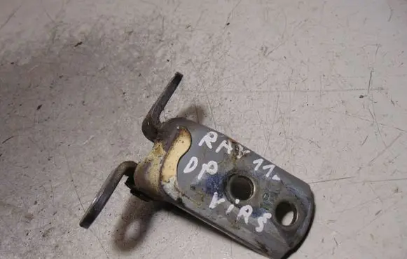 Toyota RAV 4 (XA30) Front door upper hinge