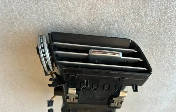 Mercedes-Benz E W212 Dashboard side air vent grill/cover trim A2128303354 08641001 2128303354