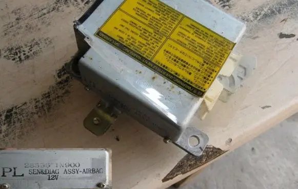 Nissan Almera Airbag control unit/module 285561N900
