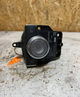 Multifunctional control switch/knob