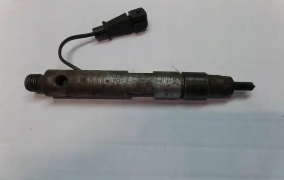 Volvo S40, V40 Fuel injector 7700875035