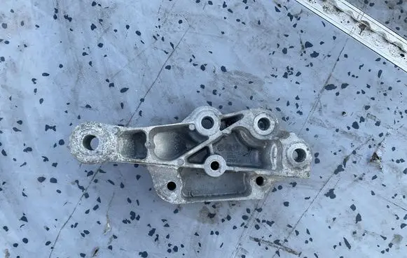 Opel Astra K Engine mounting bracket 13364007