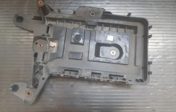 Volkswagen Scirocco Battery tray 1K0915333