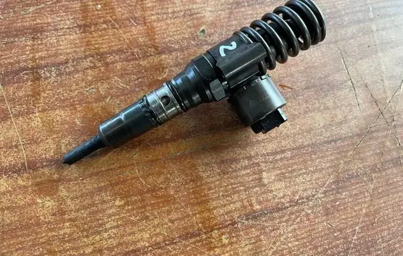 Audi A4 S4 B7 8E 8H Fuel injector 03G130073G