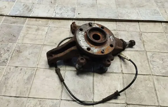 Citroen C4 I Front wheel hub