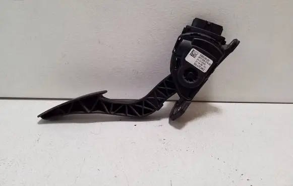 Suzuki Grand Vitara II Accelerator throttle pedal 590065J00