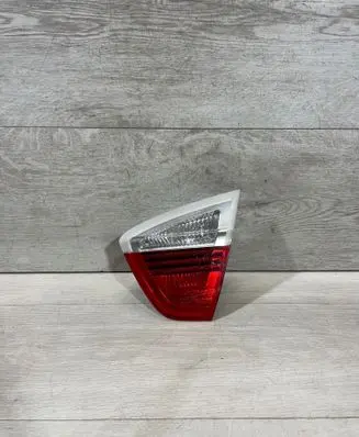 Tailgate rear/tail lights