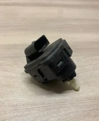 Headlight level adjustment motor