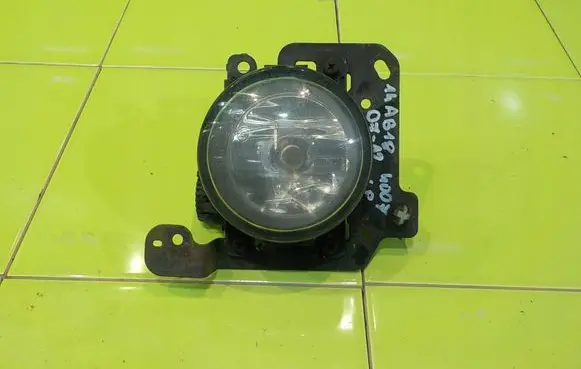 Peugeot 4007 Front fog light 89203951 LEWY