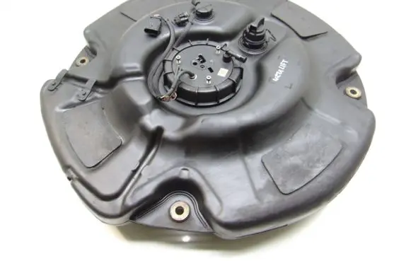 Mercedes-Benz S W221 AdBlue liquid reservoir 