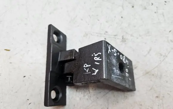 BMW X5 E70 Front door upper hinge 7068073