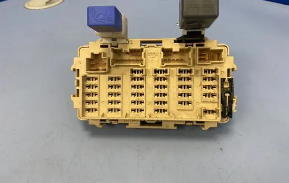 Nissan X-Trail T30 Fuse module 2434666R00