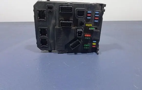 Peugeot 1007 Fuse box set 9653667280