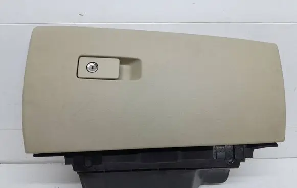 Volvo V70 Glove box 39810154
