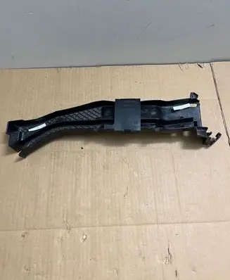 Volkswagen Tiguan Other engine bay part 5N0971615E