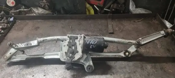Volvo V70 Front wiper linkage and motor 30753089