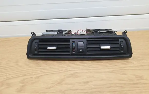 BMW 5 F10 F11 Dash center air vent grill 16828110