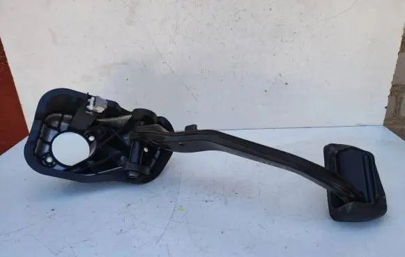 Mercedes-Benz E W213 Brake pedal A2052920007