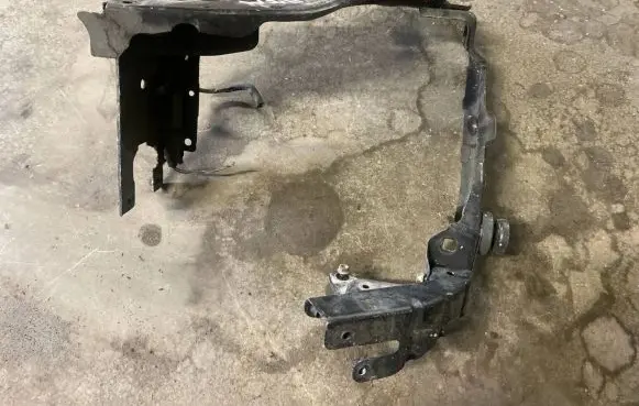 Mercedes-Benz E W211 Headlight/headlamp mounting bracket A2116260630 2116260630