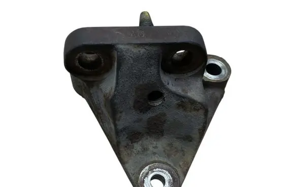 Engine mounting bracket