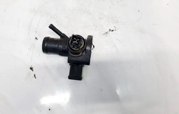 Volkswagen PASSAT B4 Engine coolant pipe/hose