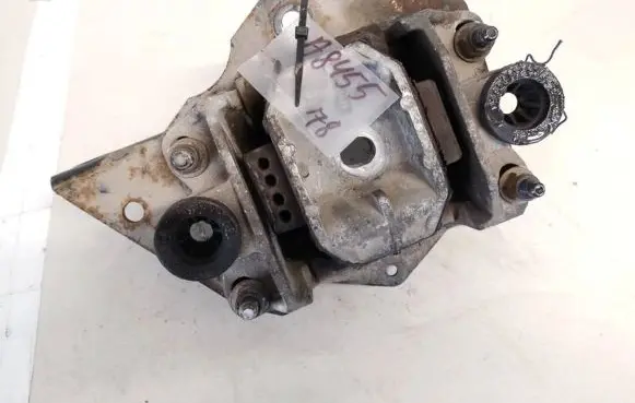 Ford Mondeo Mk III Engine mount bracket 1s717m123bc 1s71-7m123-bc
