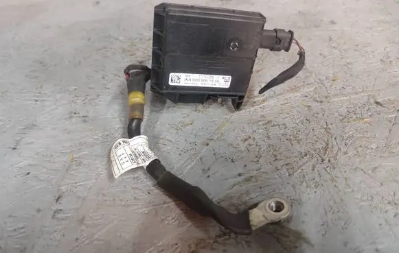 Mercedes-Benz E W213 Battery relay fuse A0009061505 1110055 2504170038