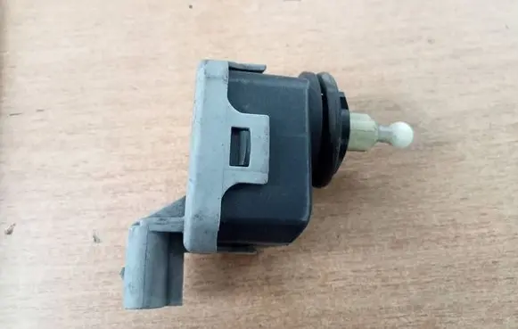 Opel Vectra C Headlight level adjustment motor 90590665
