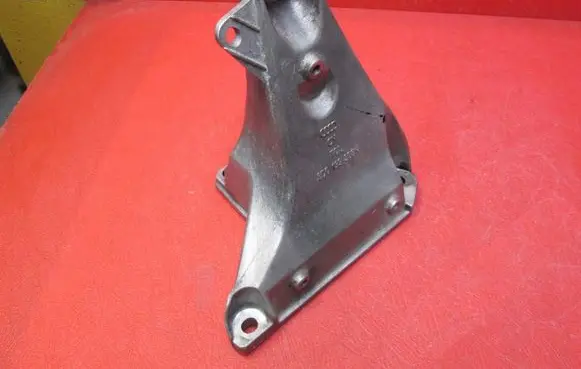 Skoda Superb B5 (3U) Engine mounting bracket 8D0199308N