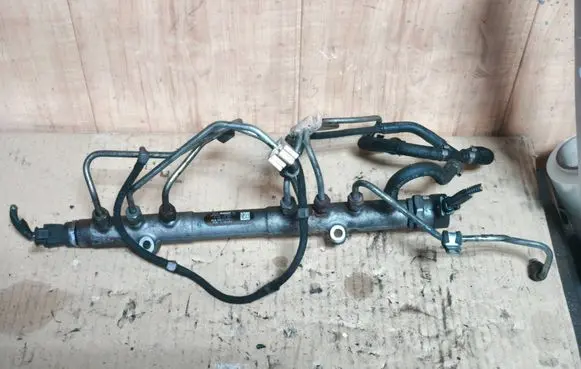 Volvo XC90 Fuel main line pipe 0445215023 02064415 31259011