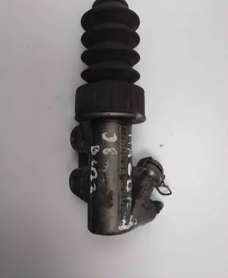 Mazda 3 II Clutch slave cylinder DE68038UR02