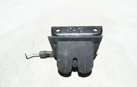 Audi A6 S6 C5 4B Tailgate/trunk/boot lock/catch/latch 4B9827505E