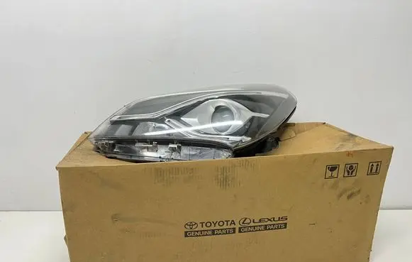 Toyota Yaris Headlight/headlamp 99226-81017