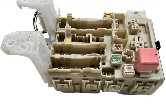 Toyota Avensis T270 Central body control module 8273005150B 82730-05150-B 139810L22