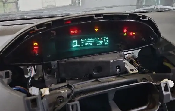 Speedometer (instrument cluster)