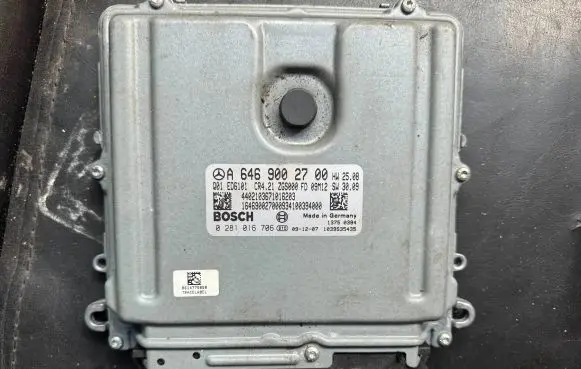 Mercedes-Benz Vito Viano W639 Engine control unit/module A6469002700 0281016706