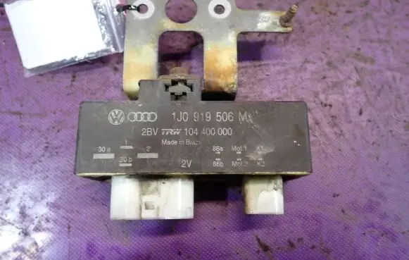 Seat Ibiza III (6L) Fan control module 1J0919506M
