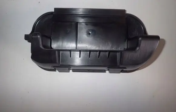 Quarter panel pressure vent
