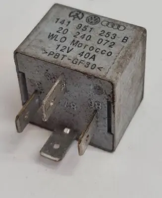 Volkswagen PASSAT B5 Other relay 141951253B 12V40A 20240072