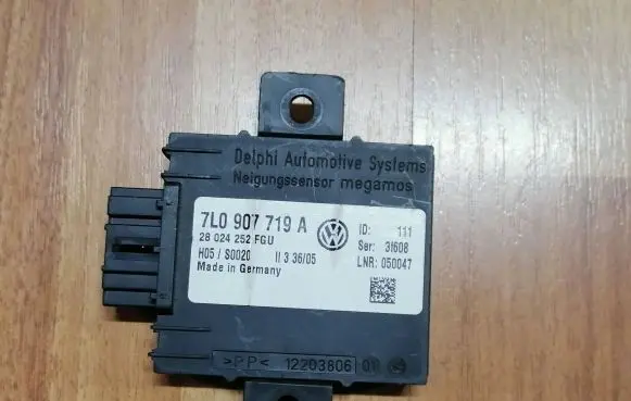 Volkswagen Touareg I Alarm control unit/module 7L0907719A 28024252FGU H05S0020