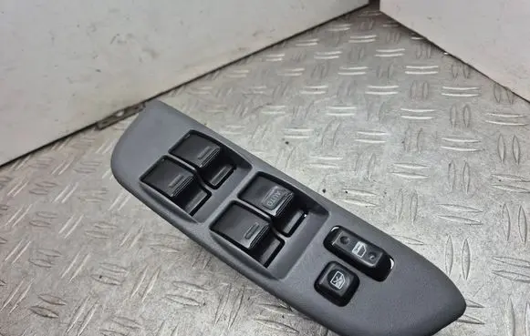 Toyota RAV 4 (XA20) Electric window control switch 8482042090