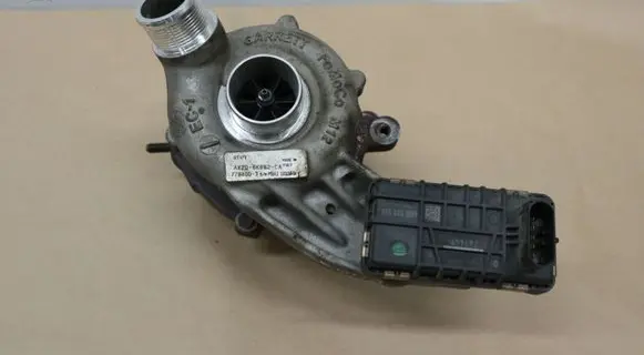 Land Rover Discovery 4 - LR4 Turbo AX2Q6K682CA