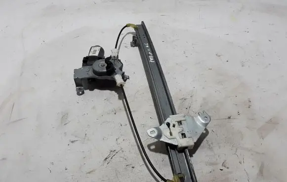 Nissan Pathfinder R51 Rear window lifting mechanism without motor 827013X00A