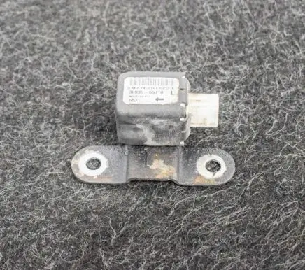 Suzuki Grand Vitara II Airbag deployment crash/impact sensor 3893065J10