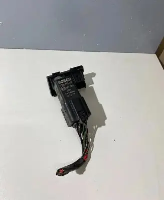 Skoda Octavia Mk2 (1Z) Glow plug pre-heat relay 038907281D 0281003038