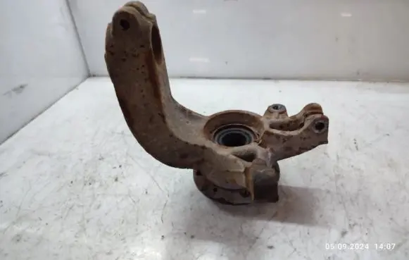 Front wheel hub