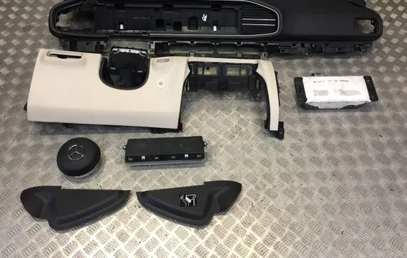 Mercedes-Benz GLE AMG (W166 - C292) Dashboard 